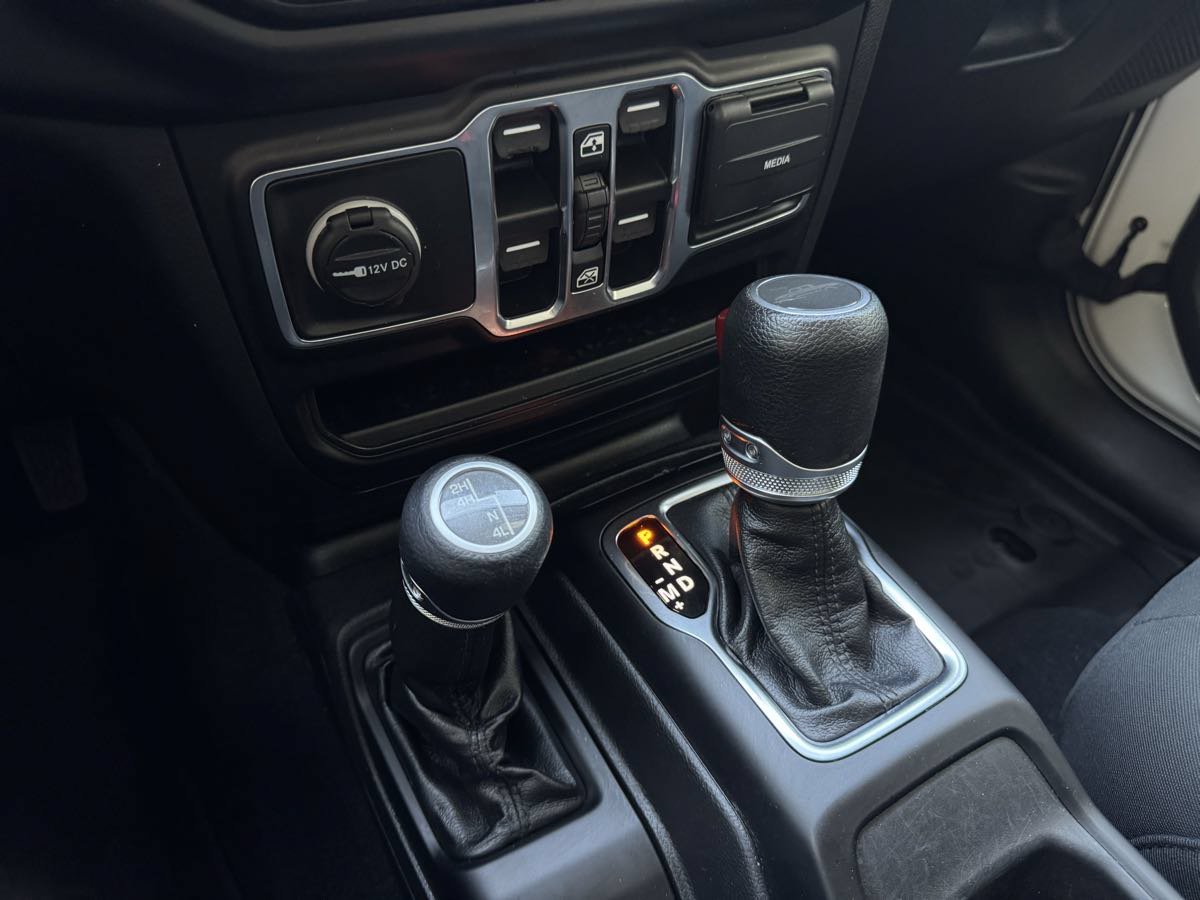 Used 2022 Jeep Gladiator Sport AWD/4WD image 18