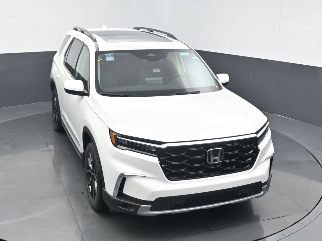 New 2025 Honda Pilot Touring image 3