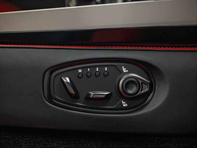 Used 2025 Aston Martin Vanquish RWD image 26