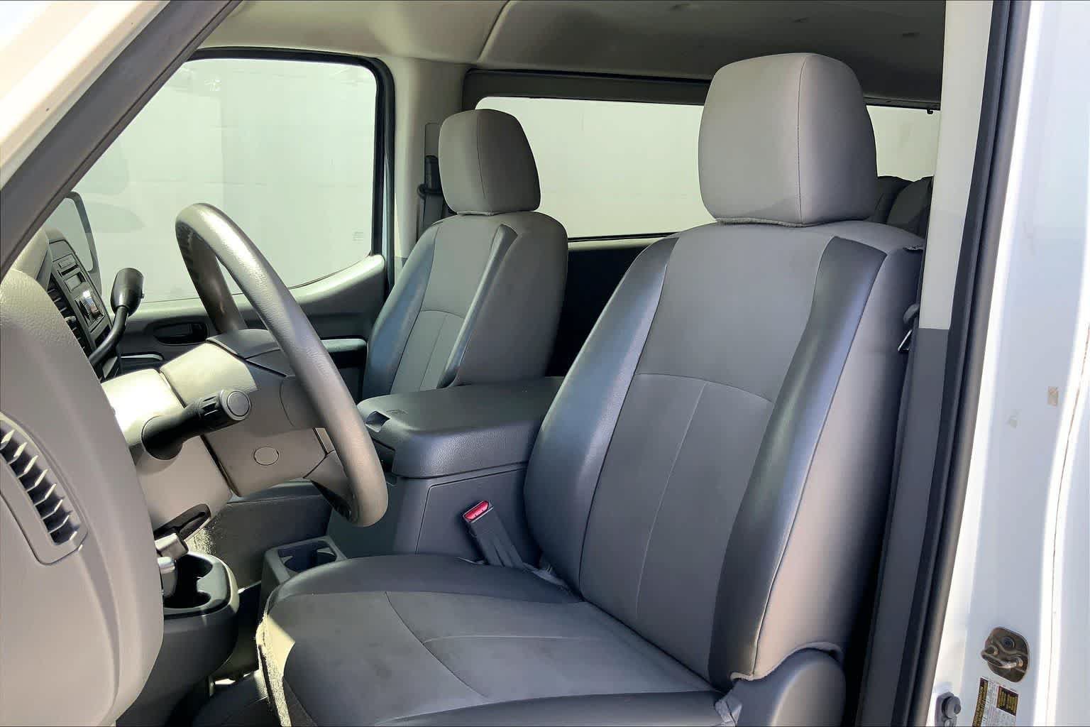 Used 2016 Nissan NV 3500 SV RWD image 11