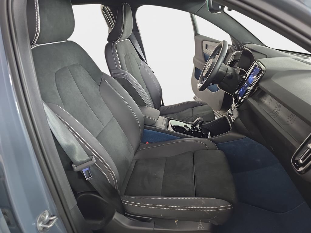 Used 2023 Volvo C40 P8 Recharge Ultimate image 11