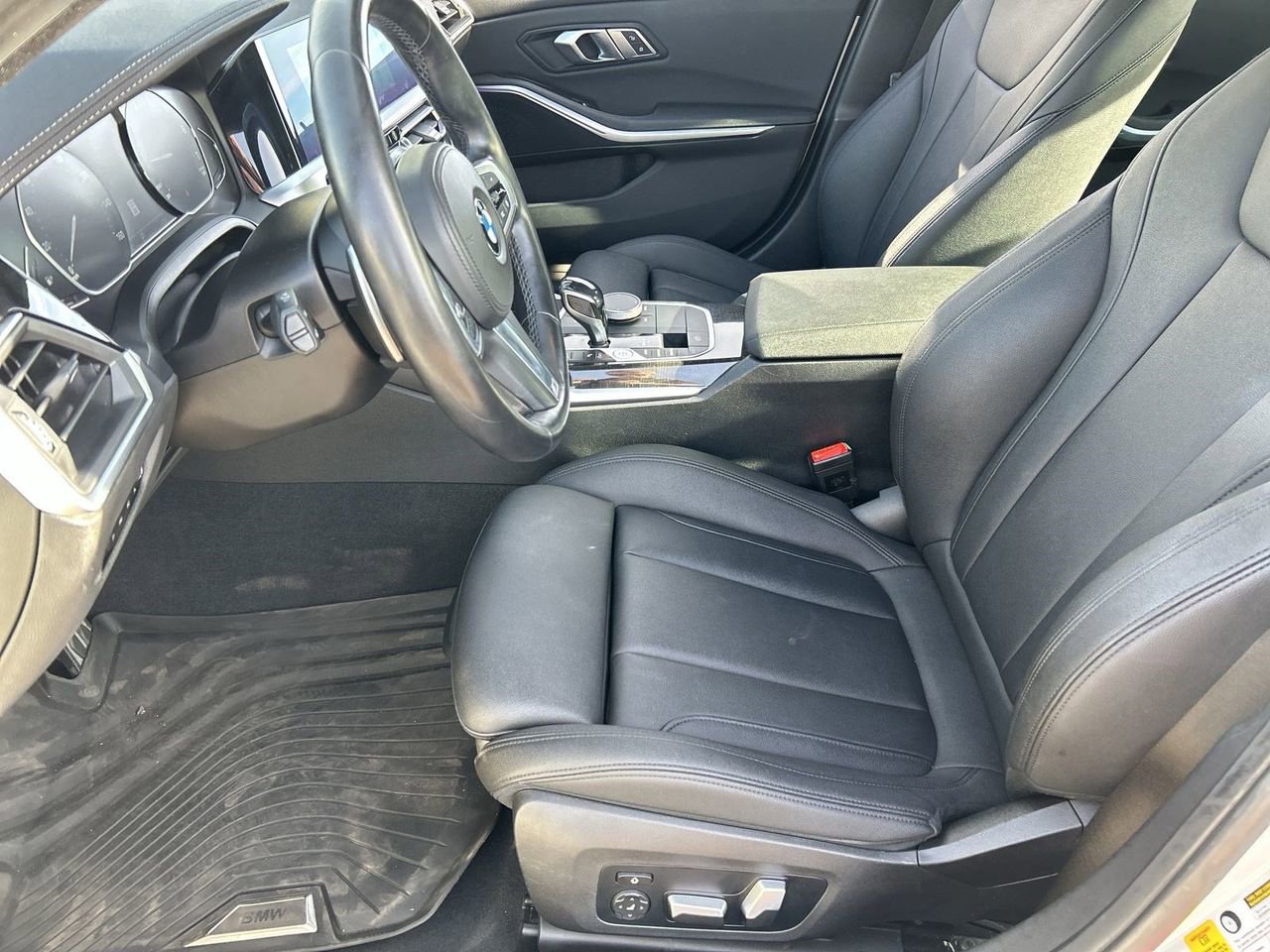 Used 2021 BMW 330i Sedan w/ M Sport Package RWD image 17