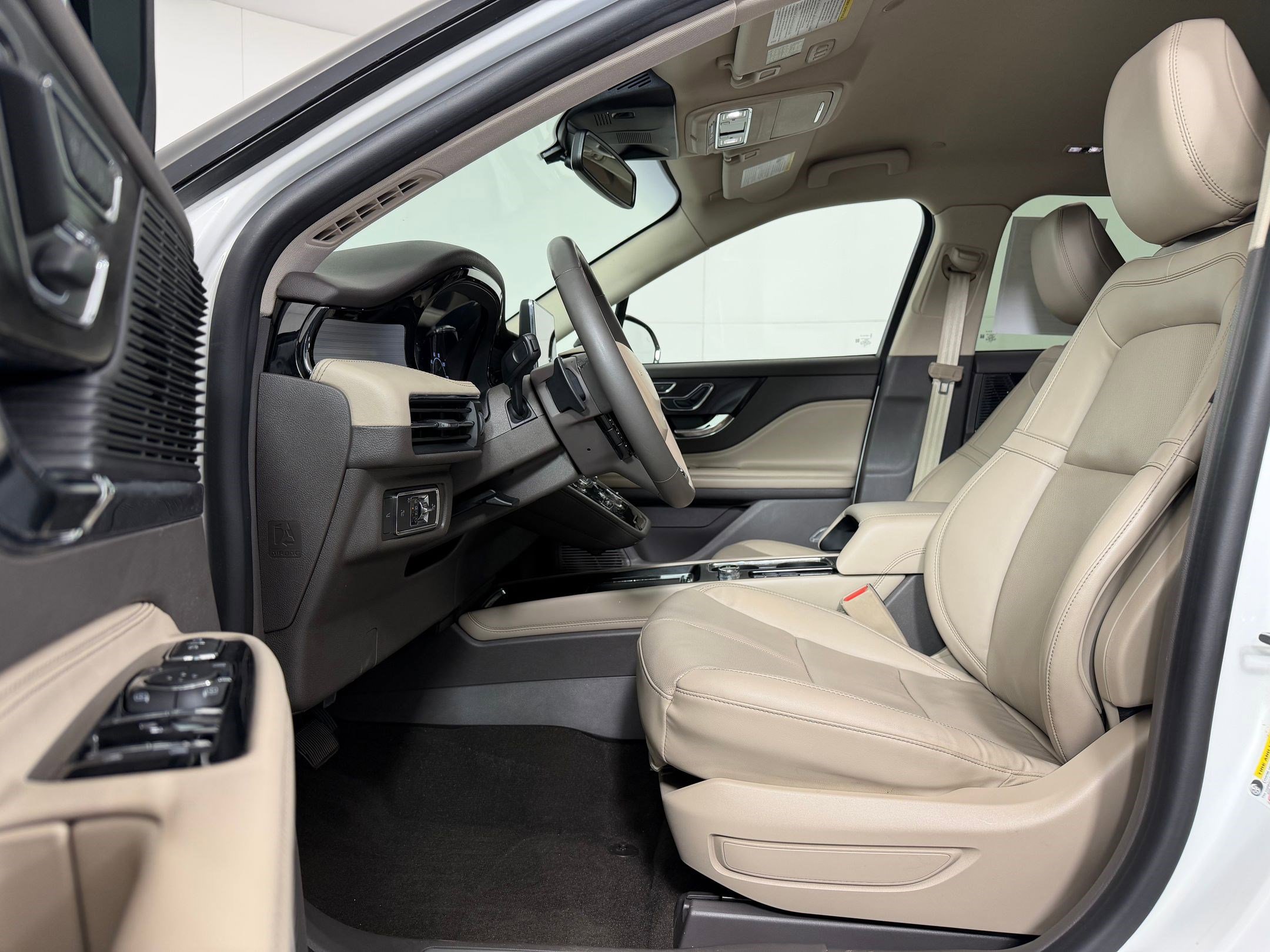 Used 2022 Lincoln Corsair AWD w/ Equipment Group 101A image 4