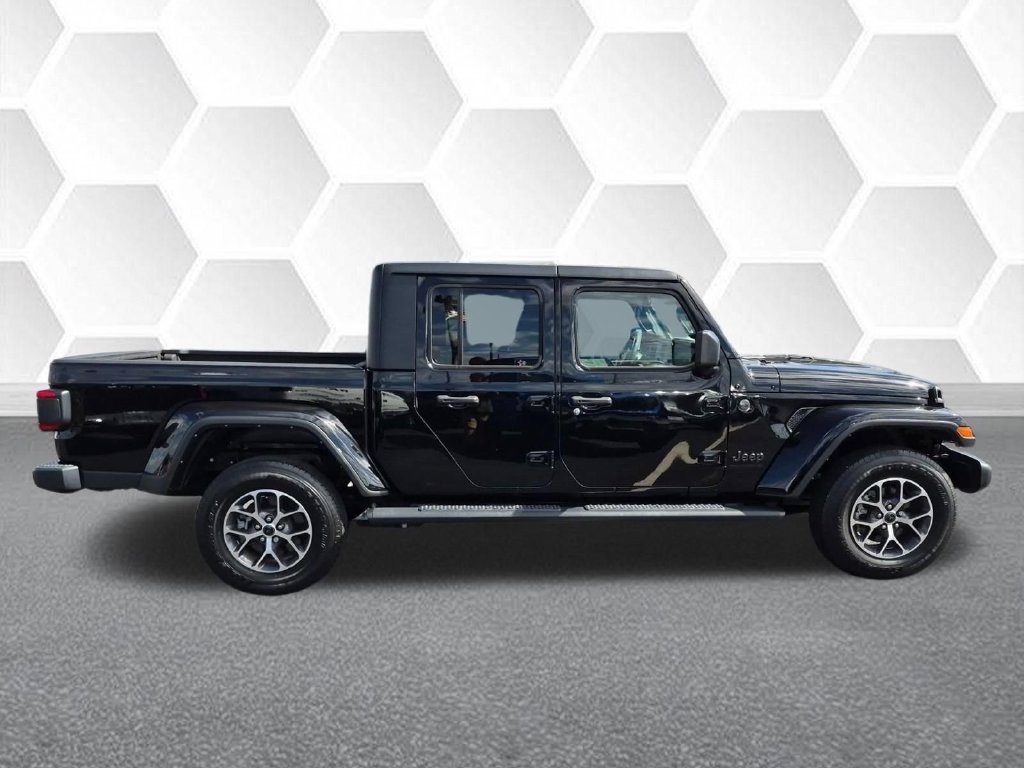 Certified 2024 Jeep Gladiator Sport AWD/4WD image 2