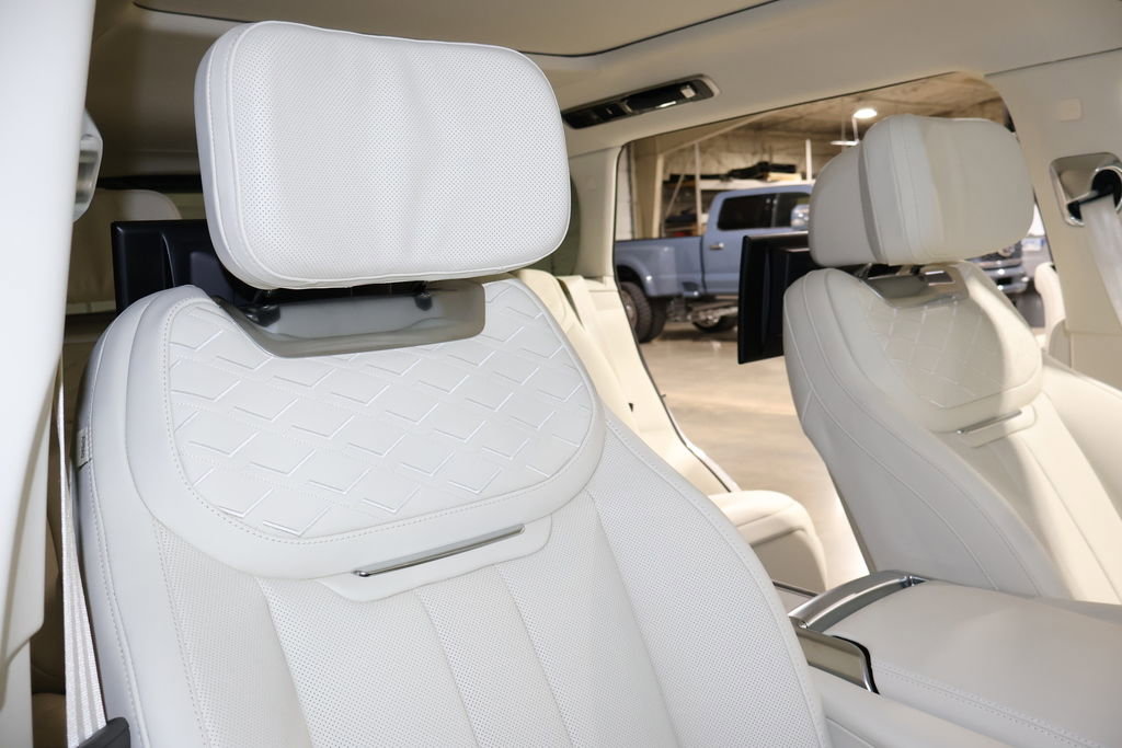 Used 2024 Land Rover Range Rover Long Wheelbase SE image 29