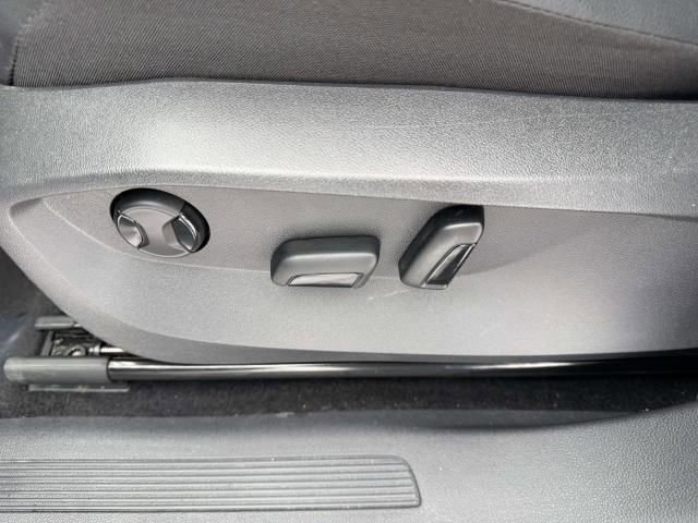 Used 2023 Volkswagen Tiguan SE image 6