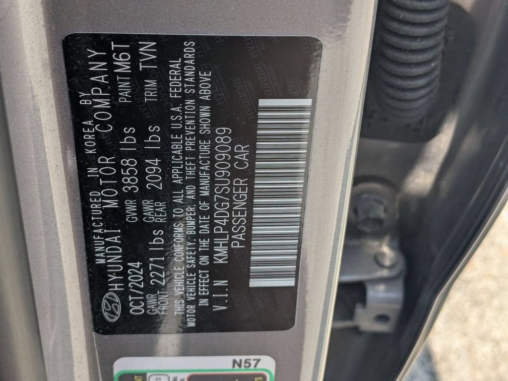 Used 2025 Hyundai Elantra Limited FWD image 38