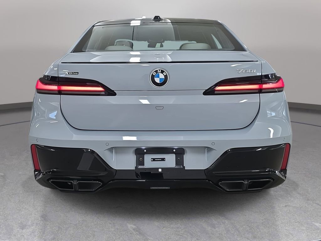 Used 2025 BMW 760i xDrive 760i xDrive w/ Premium Package image 8