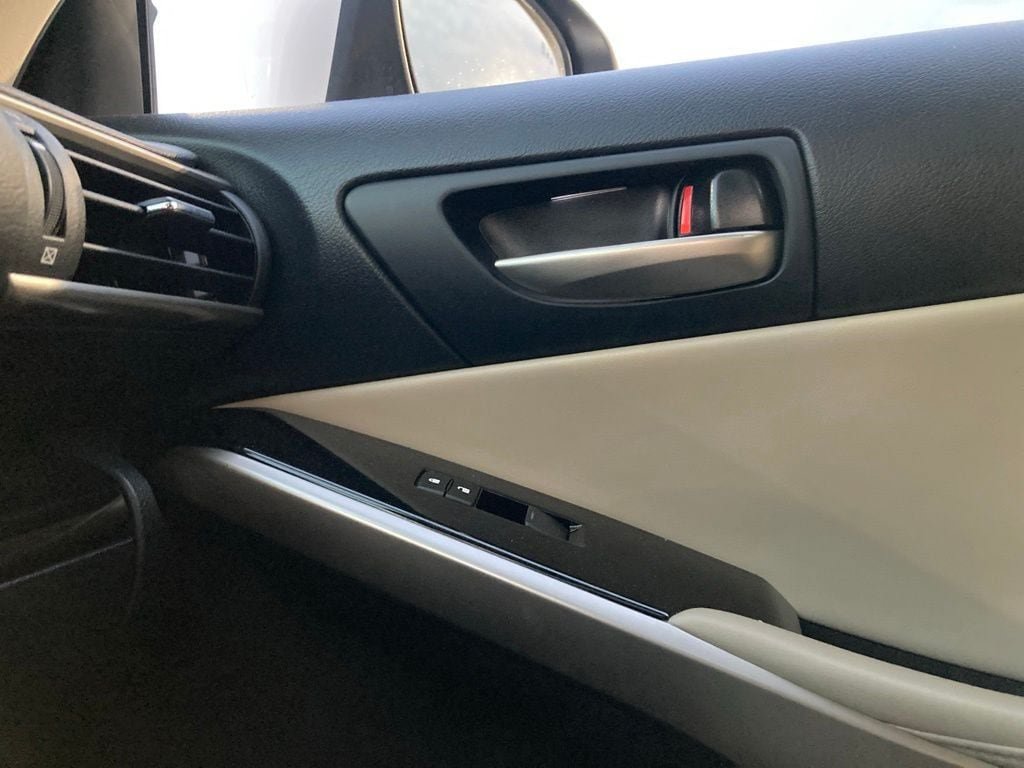 Used 2020 Lexus IS 300 w/ Premium Package RWD image 29