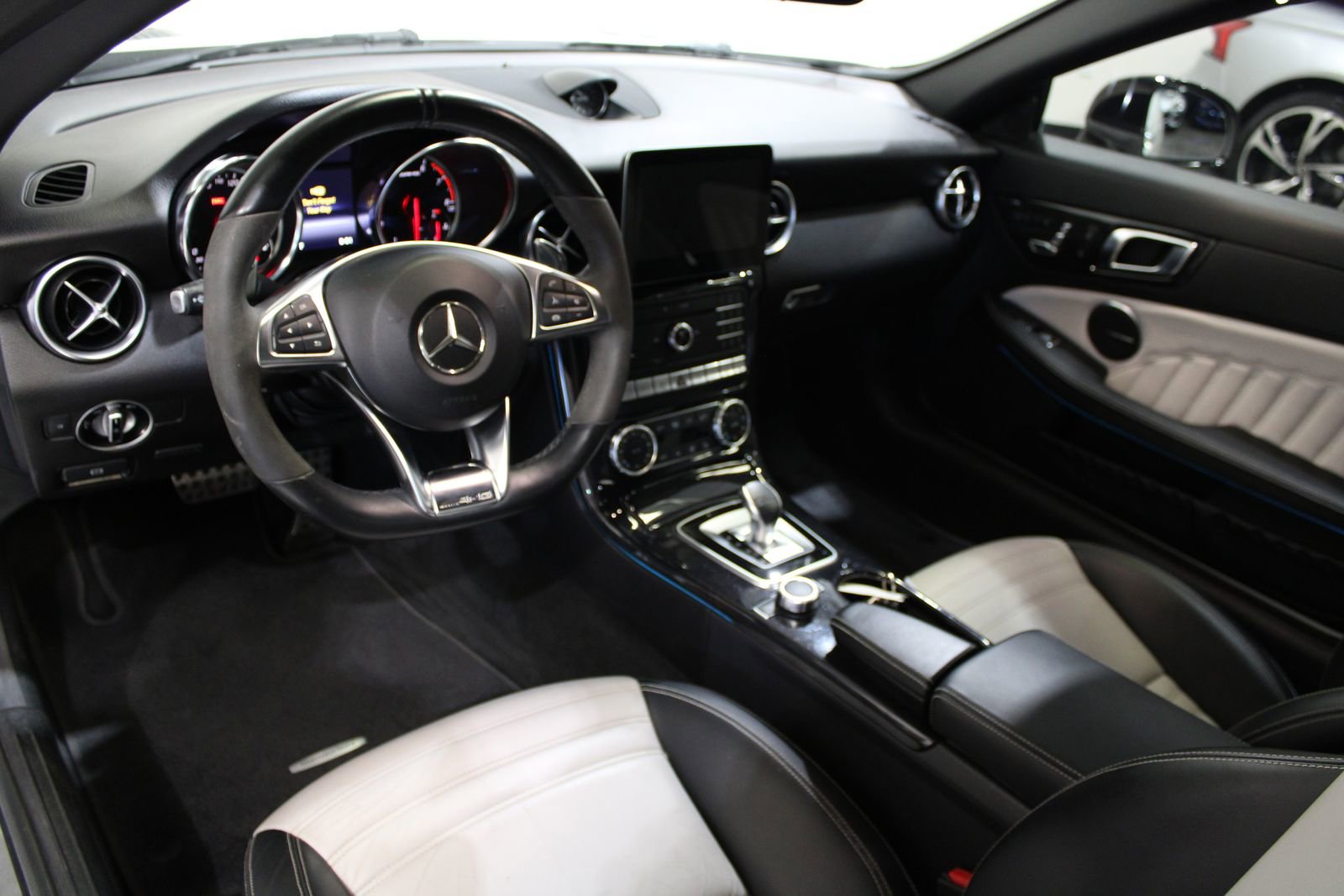 Used 2019 Mercedes-Benz SLC 43 AMG image 22