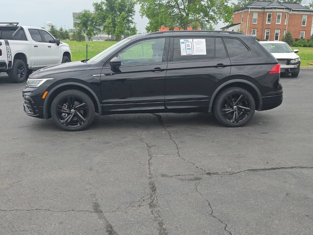 Used 2023 Volkswagen Tiguan SE R-Line AWD/4WD image 4