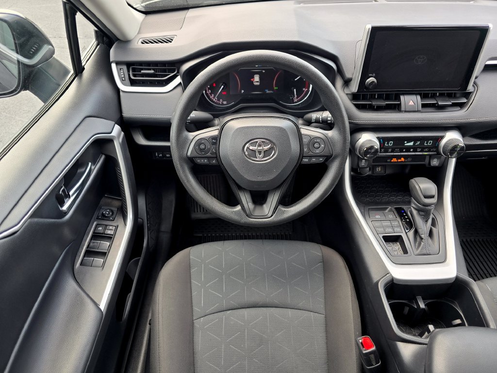 Used 2025 Toyota RAV4 XLE AWD/4WD image 18