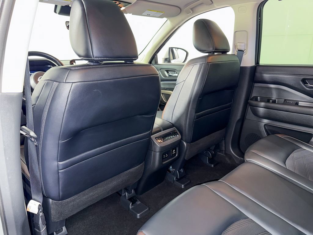 Certified 2024 Nissan Pathfinder Platinum w/ Cargo Package AWD/4WD image 50