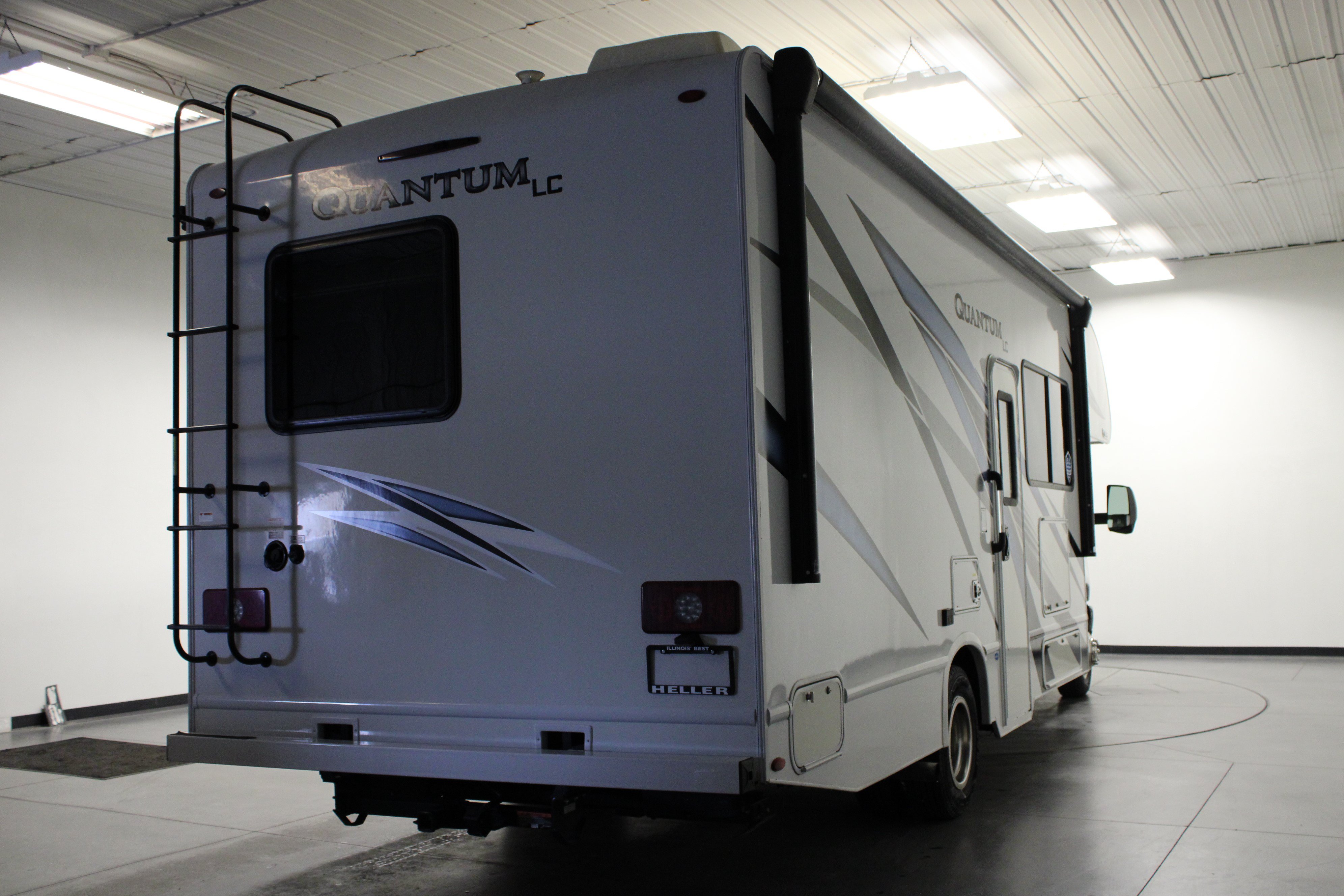 Used 2023 Ford E-450 and Econoline 450 Super Duty w/ Motorhome Prep Package RWD image 3