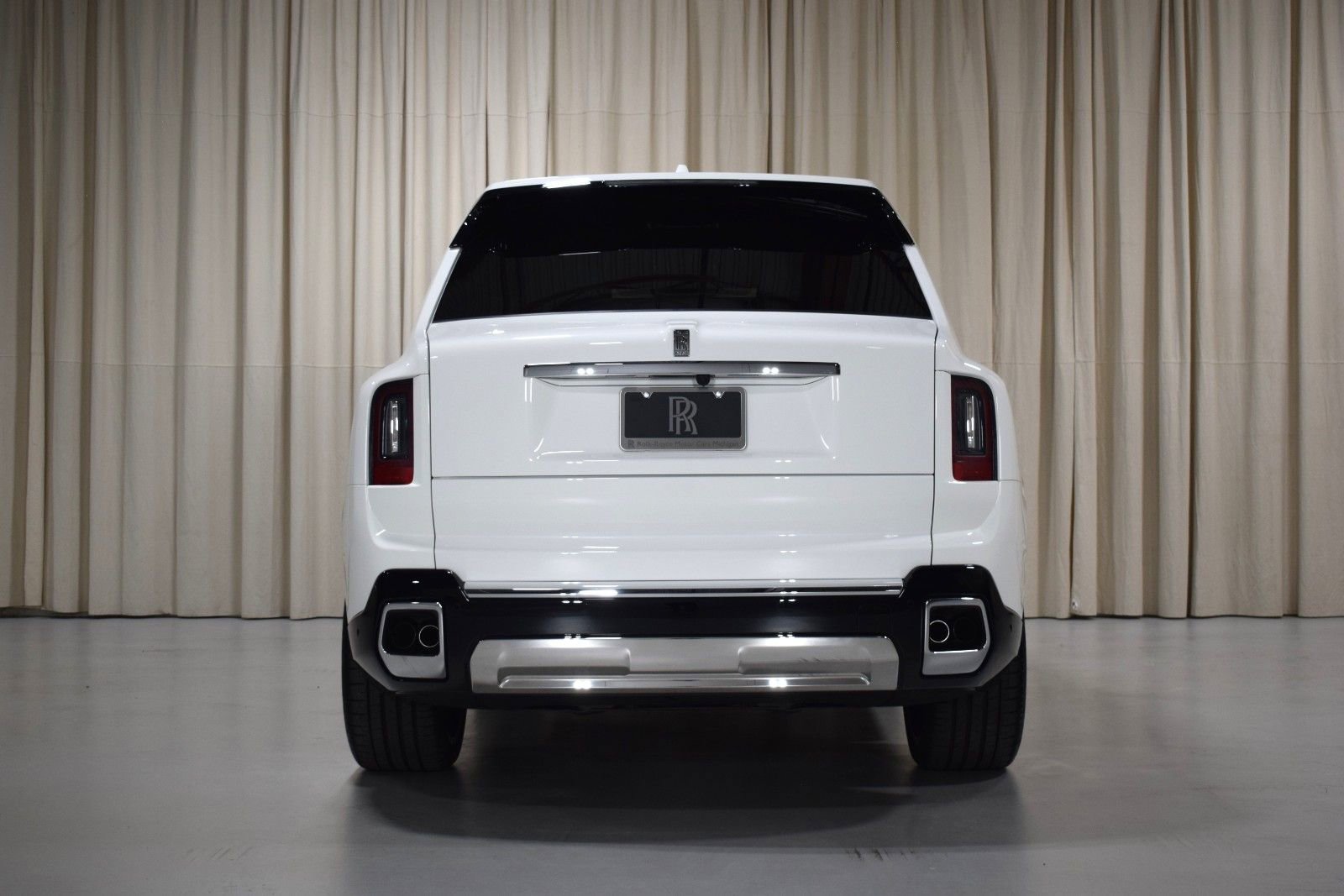 New 2026 Rolls-Royce Cullinan AWD/4WD image 11