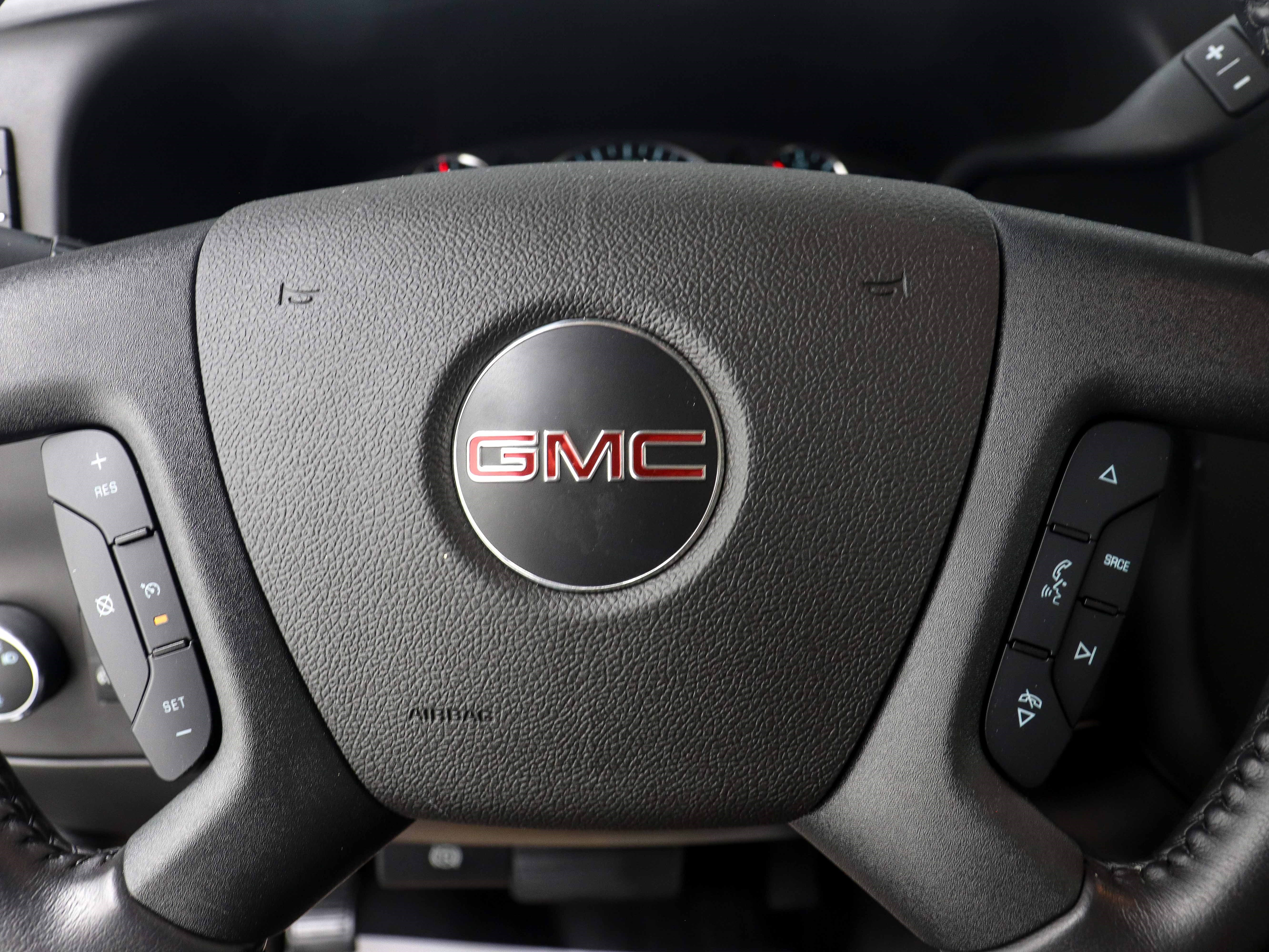 Used 2022 GMC Savana 3500 w/ Power Convenience Package RWD image 18