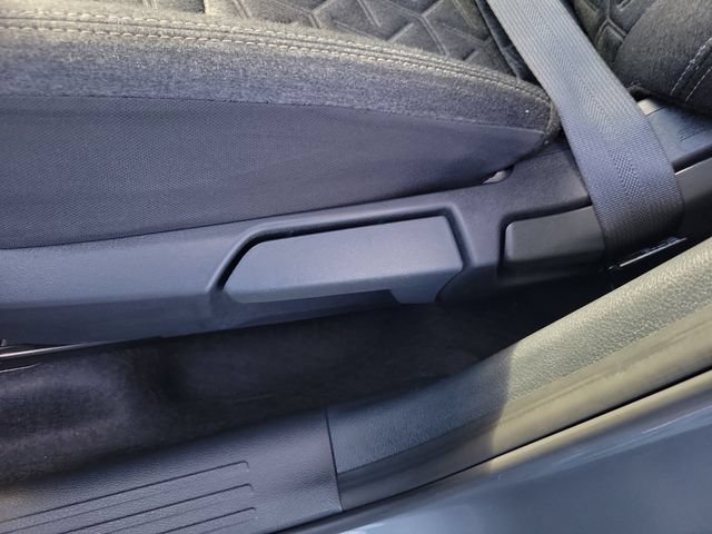 Used 2025 Nissan Kicks SV FWD image 18