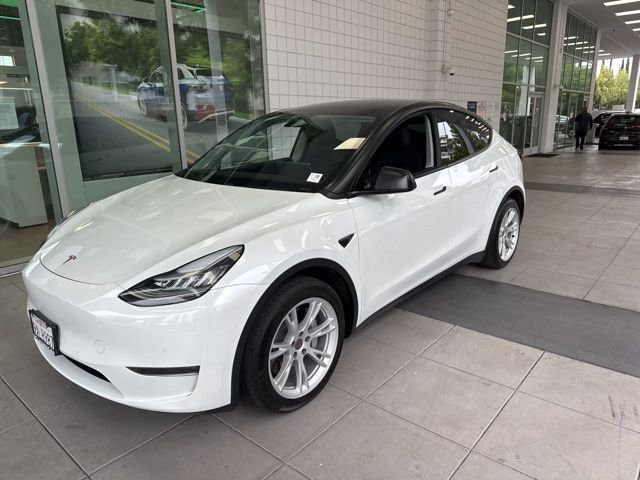 Used 2020 Tesla Model Y Long Range image 2