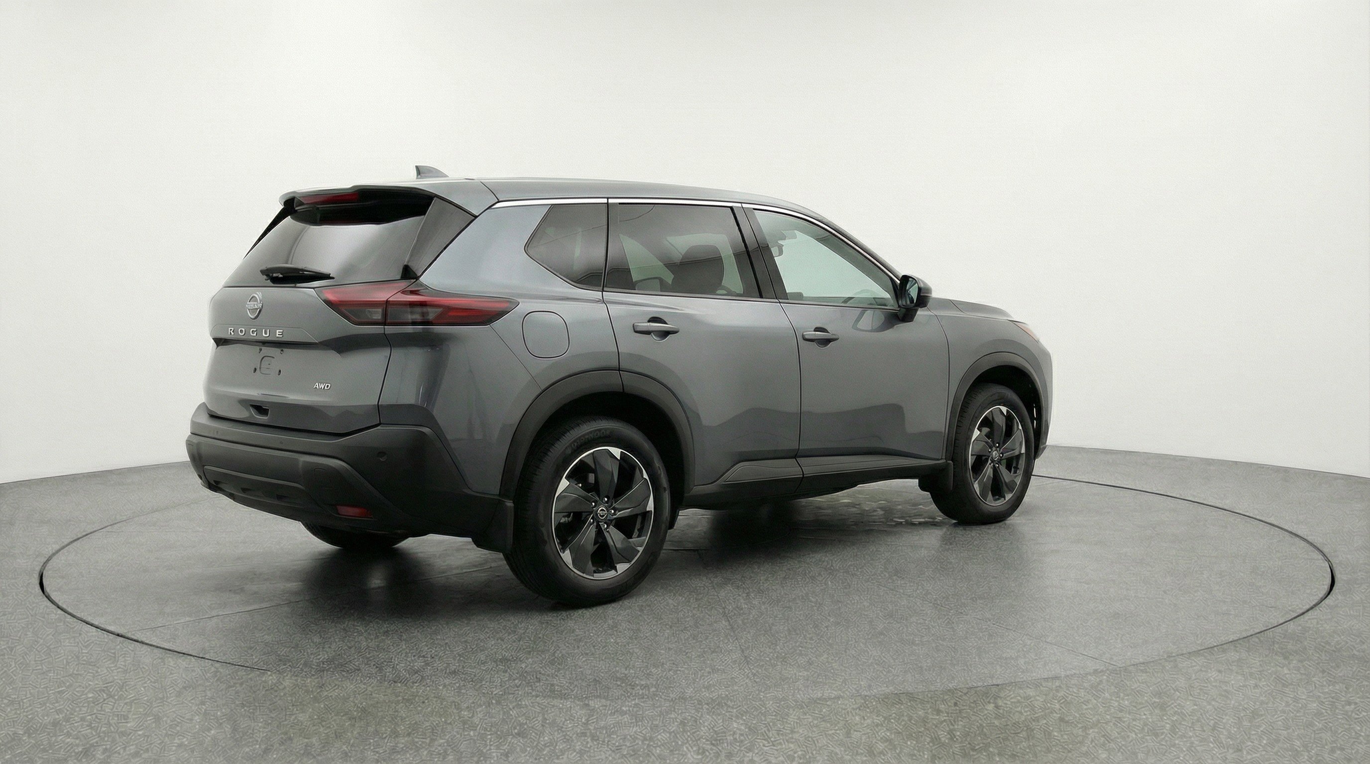Used 2025 Nissan Rogue SV image 9