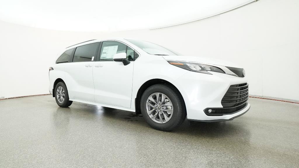 New 2026 Toyota Sienna XLE FWD image 32