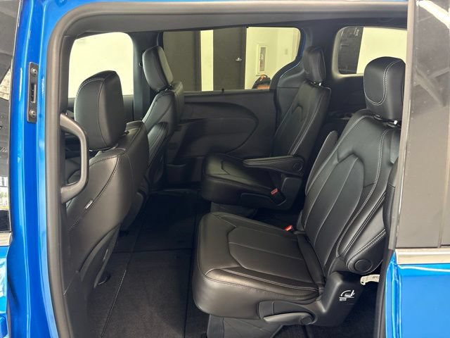 New 2027 Chrysler Pacifica Select AWD/4WD image 16