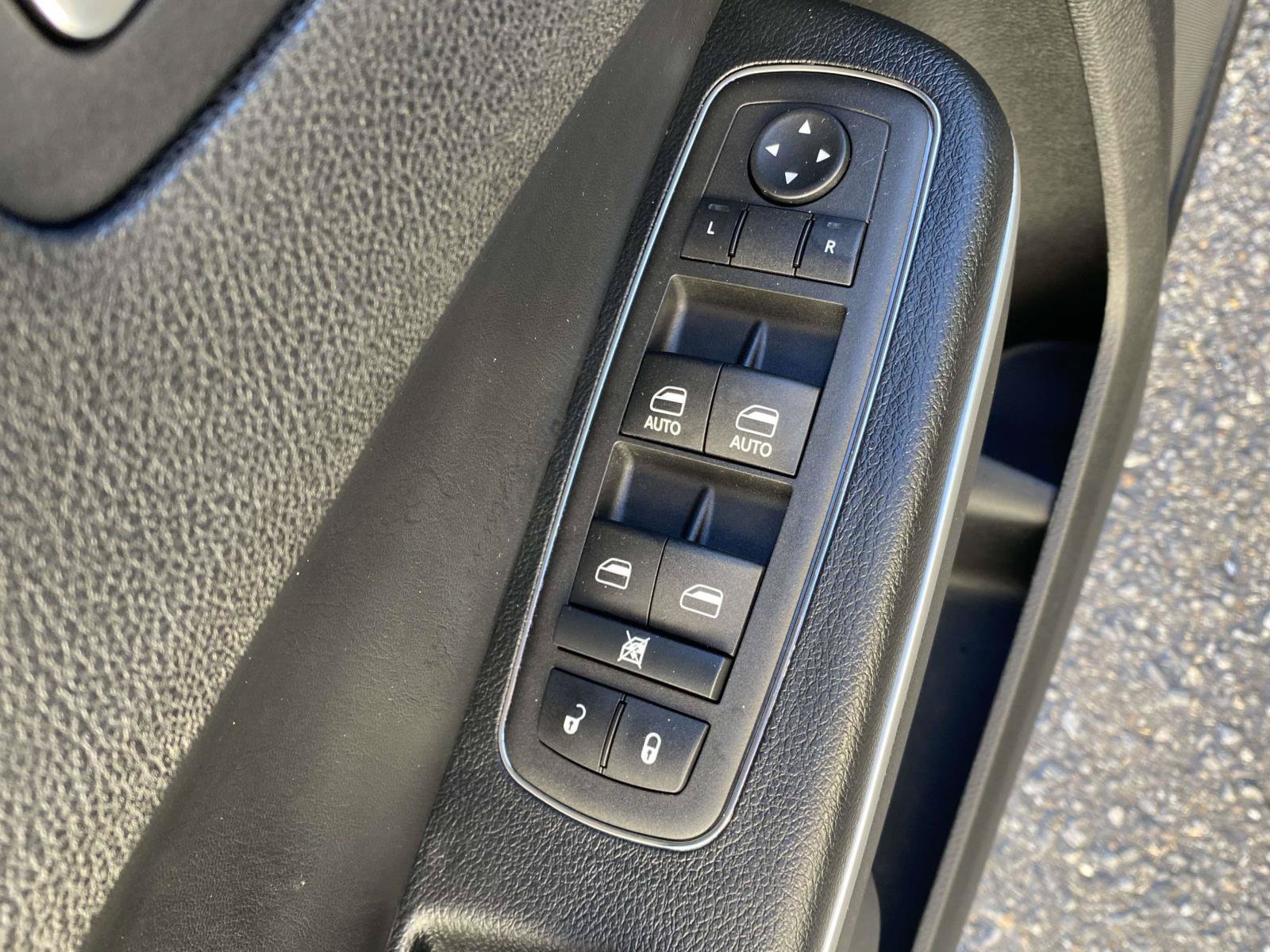 Used 2022 Chrysler 300 Touring L w/ Comfort Group RWD image 27