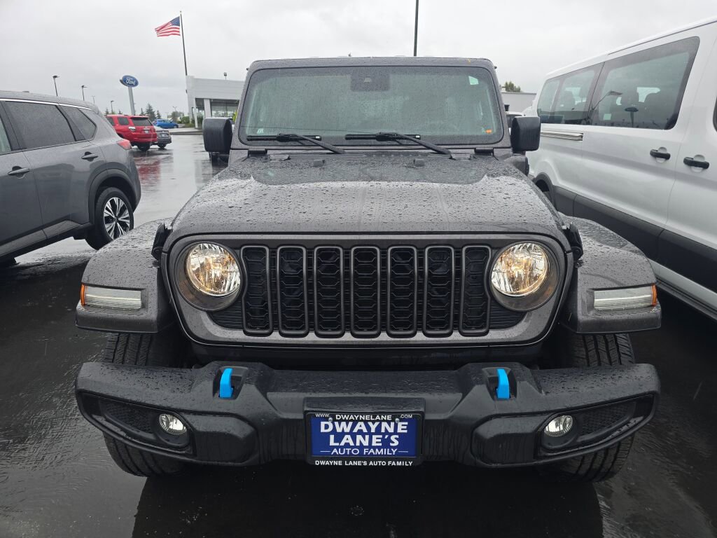 Used 2024 Jeep Wrangler Unlimited image 2