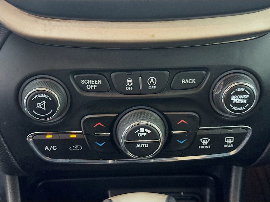Used 2018 Jeep Cherokee Limited w/ Trailer Tow Group AWD/4WD image 18