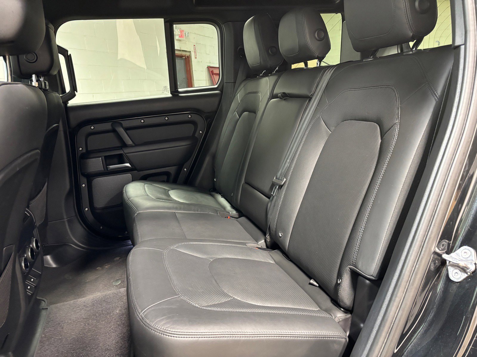 Used 2023 Land Rover Defender 110 V8 AWD/4WD image 29