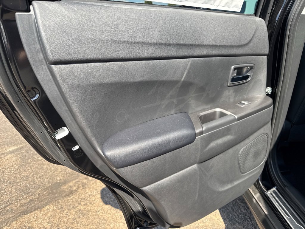 New 2027 Mitsubishi Outlander Sport SE FWD image 33