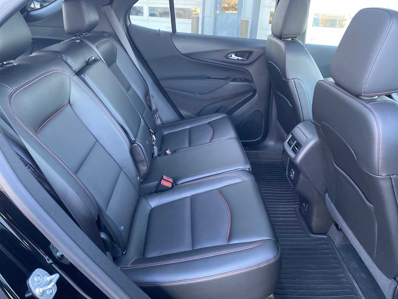 Used 2024 Chevrolet Equinox RS w/ RS Leather Package image 34