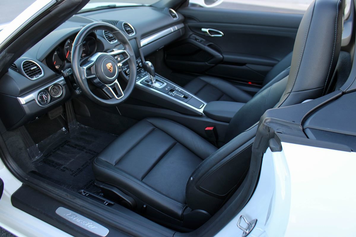 Used 2018 Porsche 718 Boxster RWD image 17