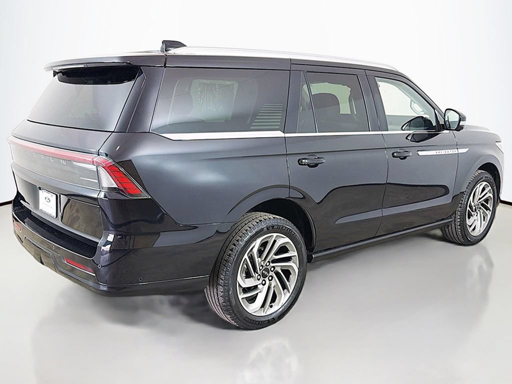 Used 2025 Lincoln Navigator Reserve AWD/4WD image 15