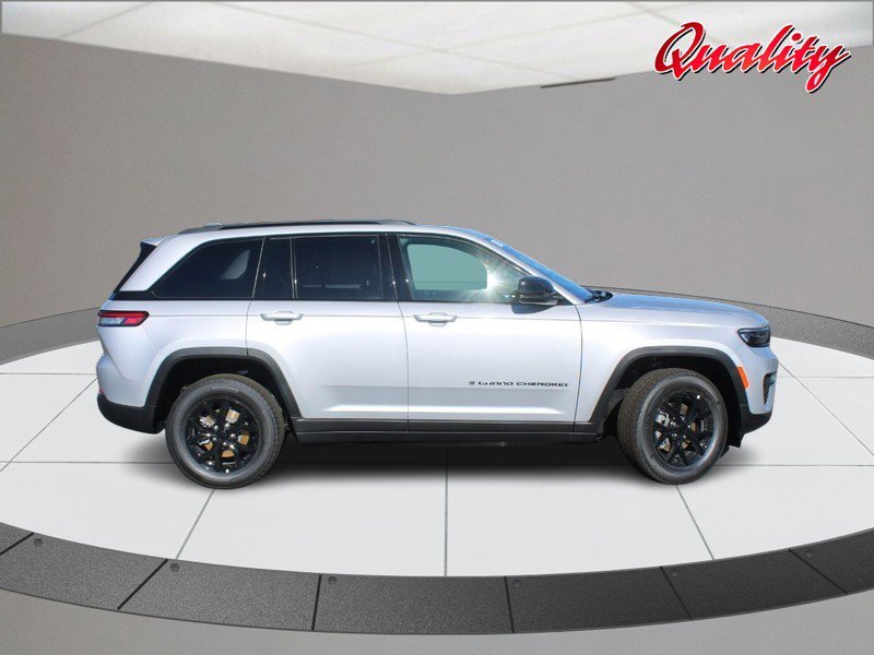 New 2025 Jeep Grand Cherokee Altitude w/ Trailer Tow Package image 2