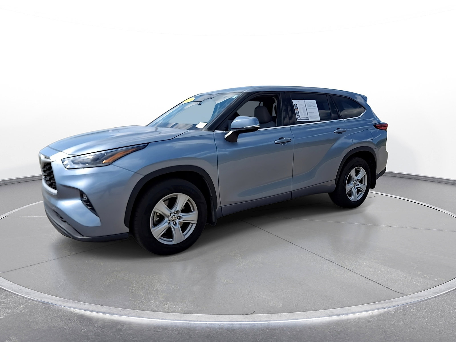 Used 2021 Toyota Highlander LE AWD/4WD image 4
