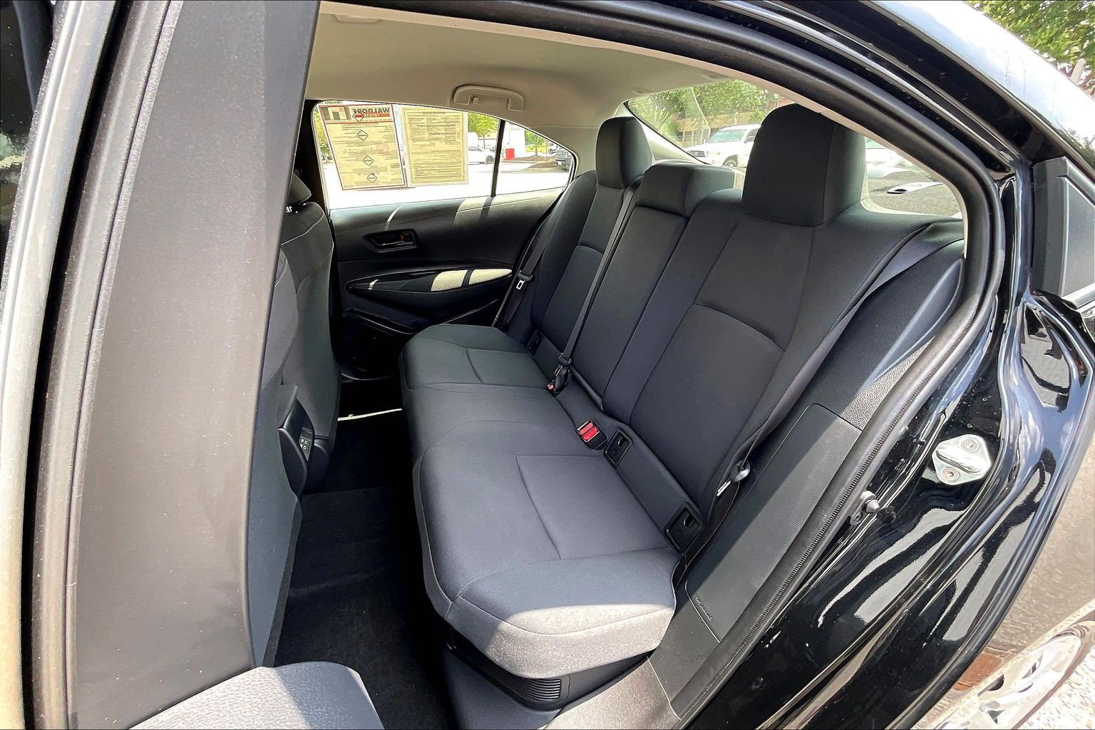 Used 2025 Toyota Corolla LE FWD image 30