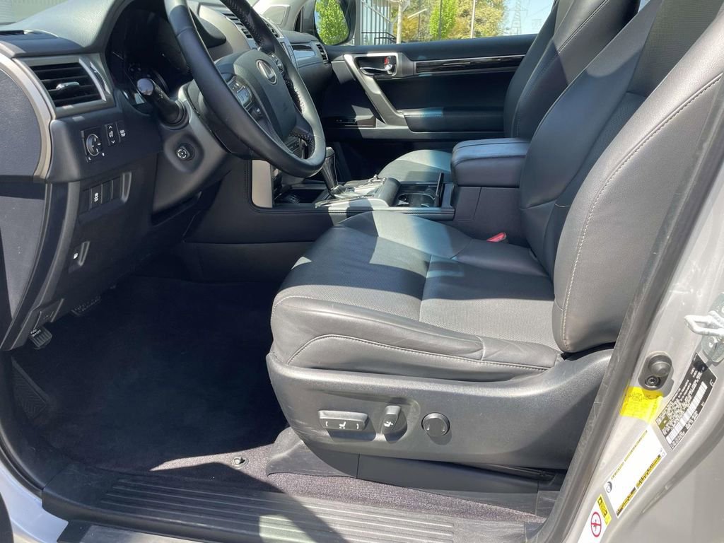 Used 2014 Lexus GX 460 image 19