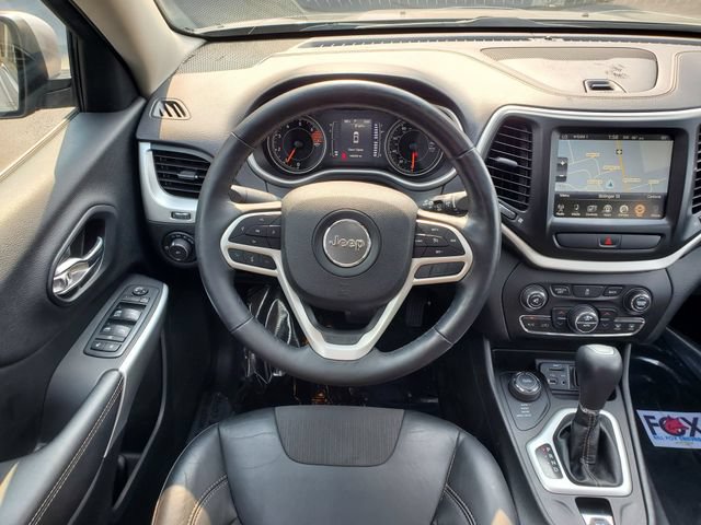 Used 2018 Jeep Cherokee Latitude Plus w/ Comfort/Convenience Group AWD/4WD image 16