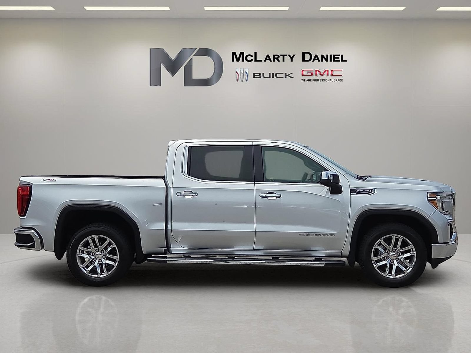 Certified 2020 GMC Sierra 1500 SLT w/ SLT Premium Package AWD/4WD image 15