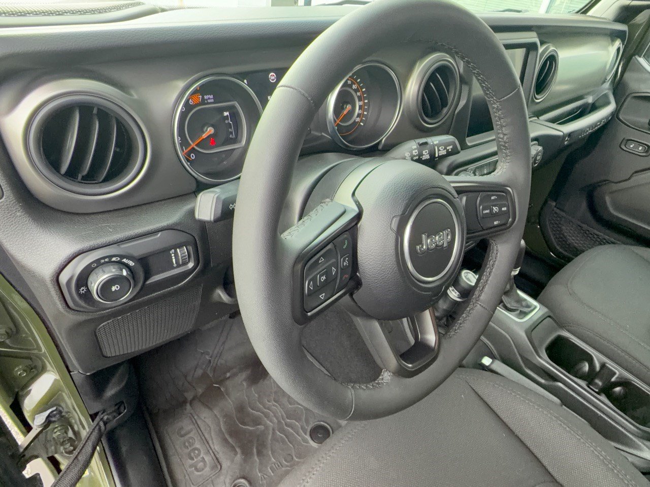 Used 2023 Jeep Wrangler Unlimited Sport w/ Sun And Sound Package AWD/4WD image 4