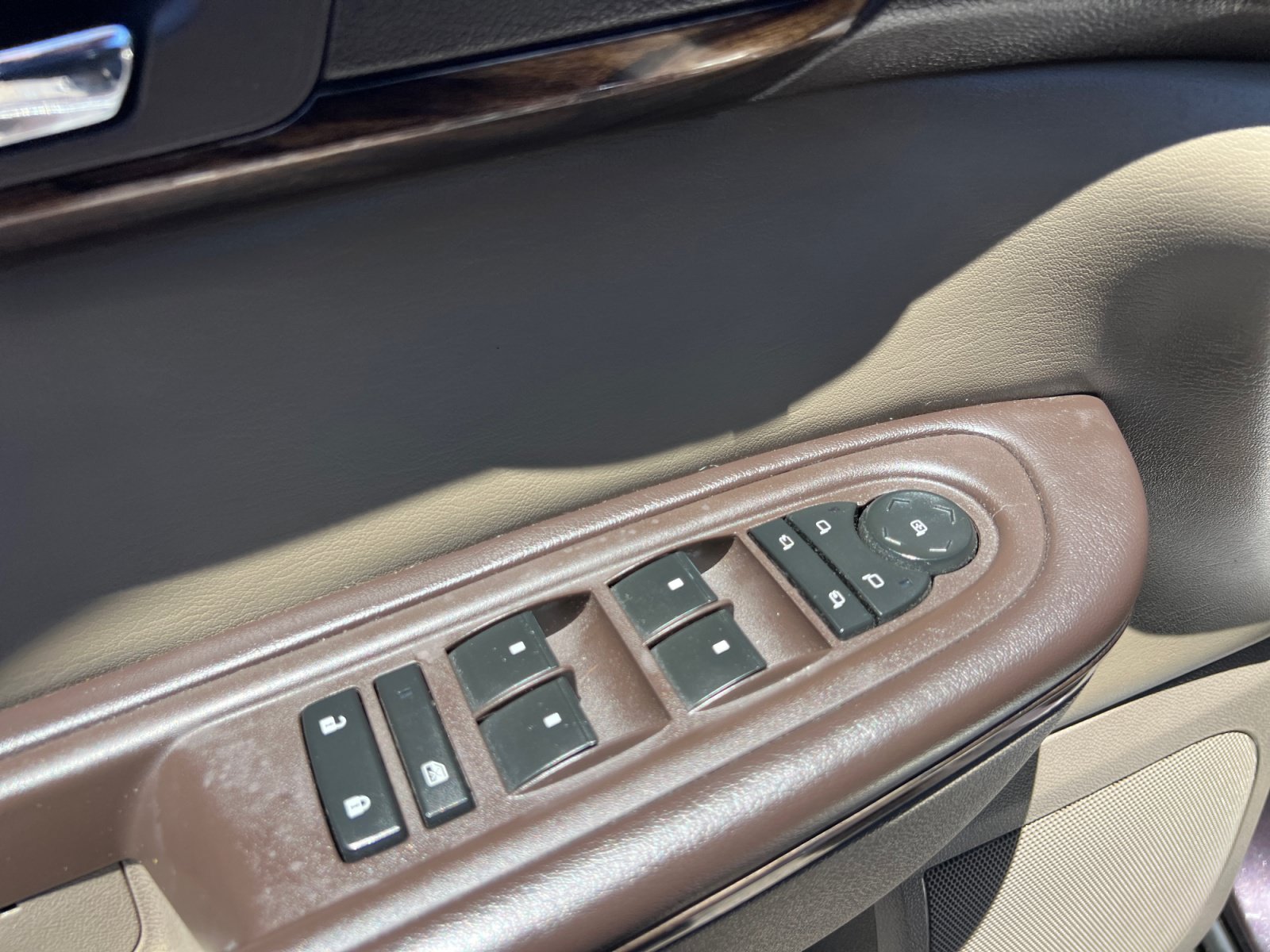 Used 2015 GMC Acadia Denali FWD image 16