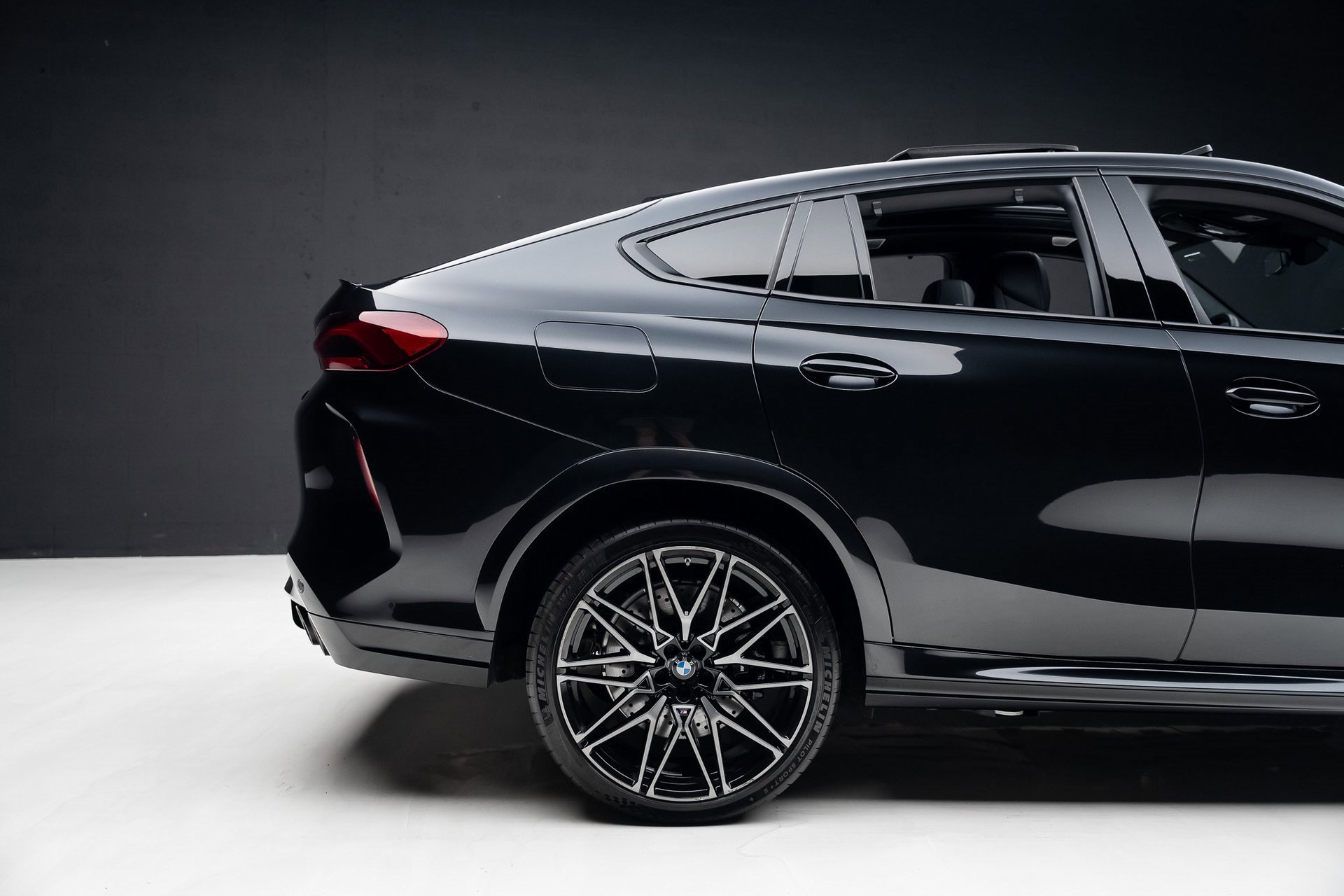 Used 2024 BMW X6 M Competition image 37