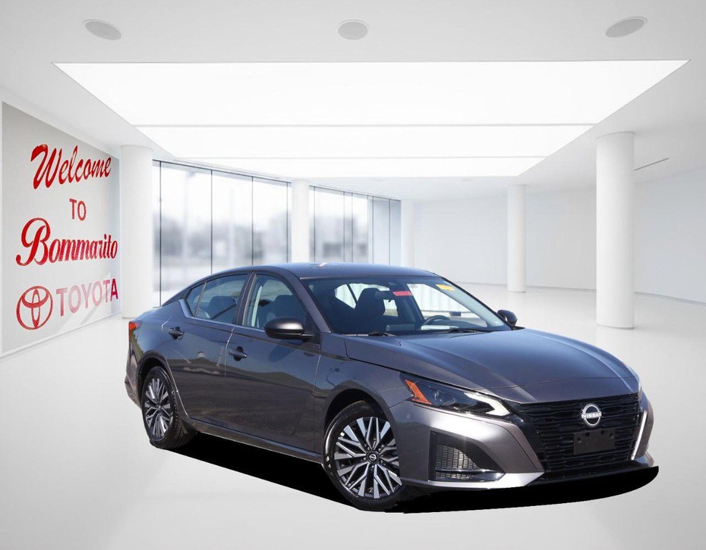 Used 2026 Nissan Altima 2.5 SV FWD image 2