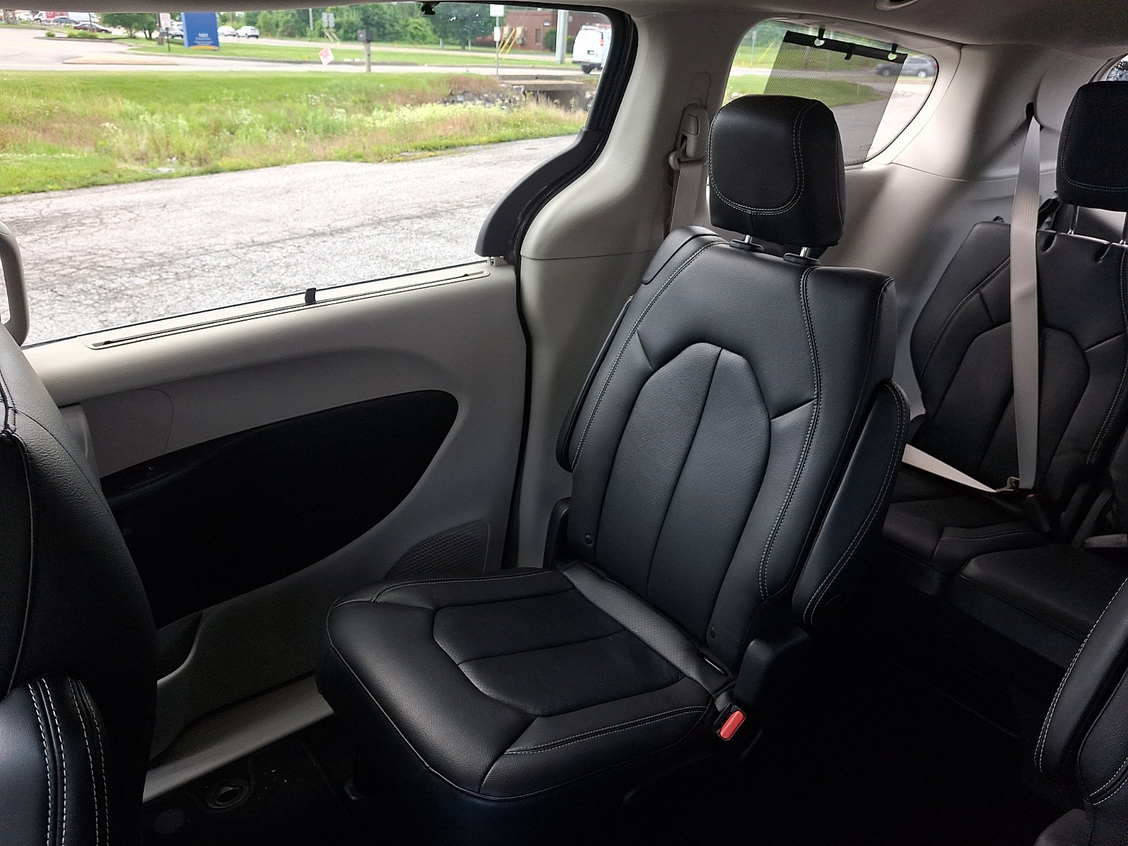 Used 2022 Chrysler Pacifica Touring-L AWD/4WD image 19