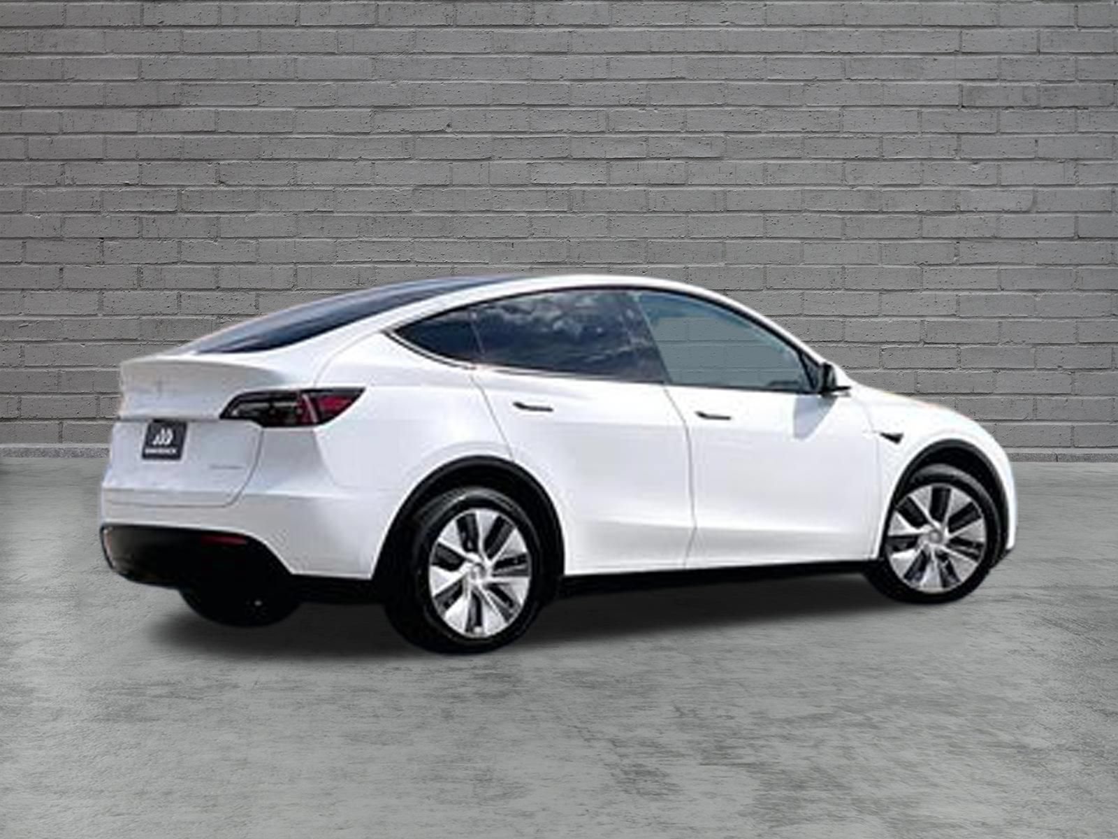 Used 2023 Tesla Model Y Long Range AWD/4WD image 2