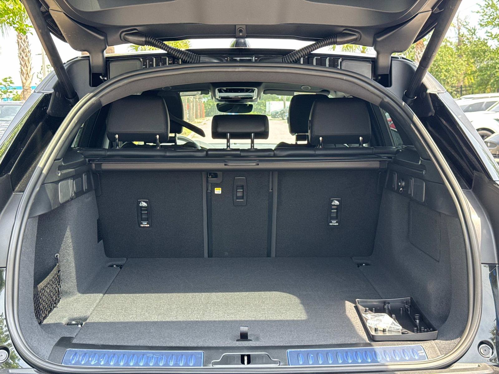 New 2026 Land Rover Range Rover Velar Dynamic SE image 11