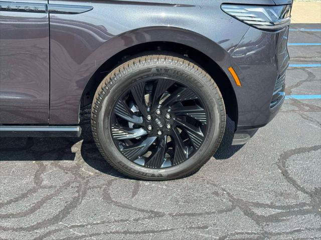 Used 2026 Lincoln Navigator L Reserve w/ Jet Appearance Package AWD/4WD image 9
