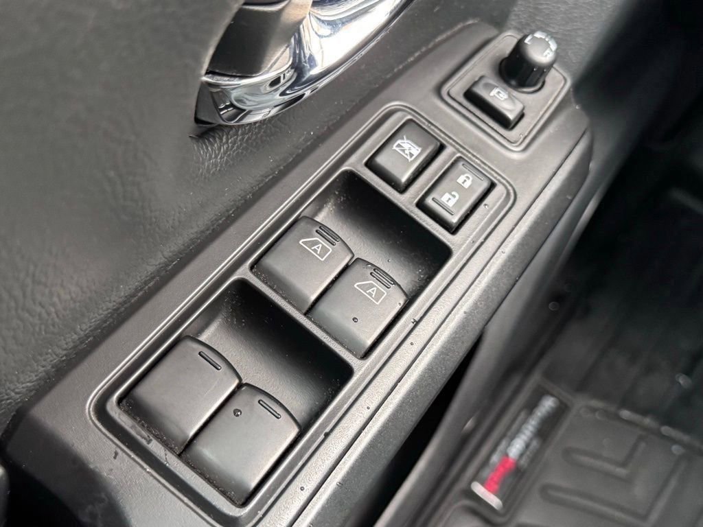 Used 2021 Nissan Titan PRO-4X w/ Pro-4x Convenience Package AWD/4WD image 24