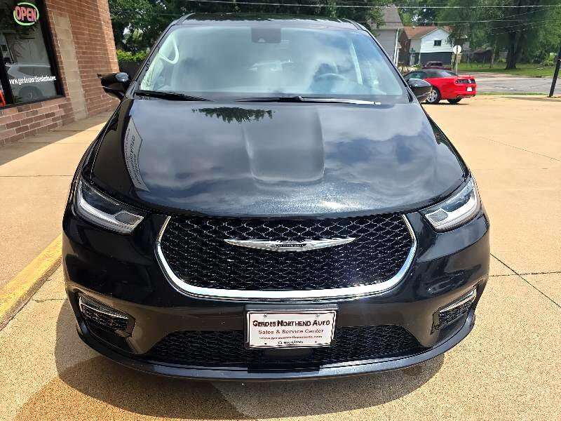 Used 2024 Chrysler Pacifica Touring-L image 27