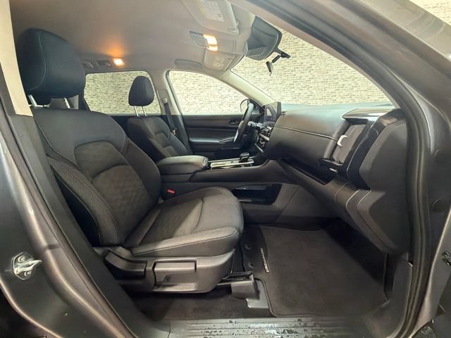 Used 2026 Nissan Pathfinder SV FWD image 12